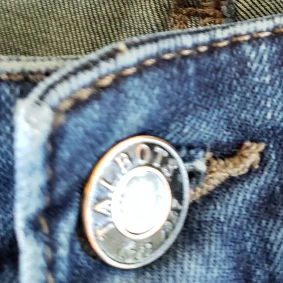 EUC women's Talbots Simply Flattering 5-pocket straight jeans 12P - Picture 13 of 13